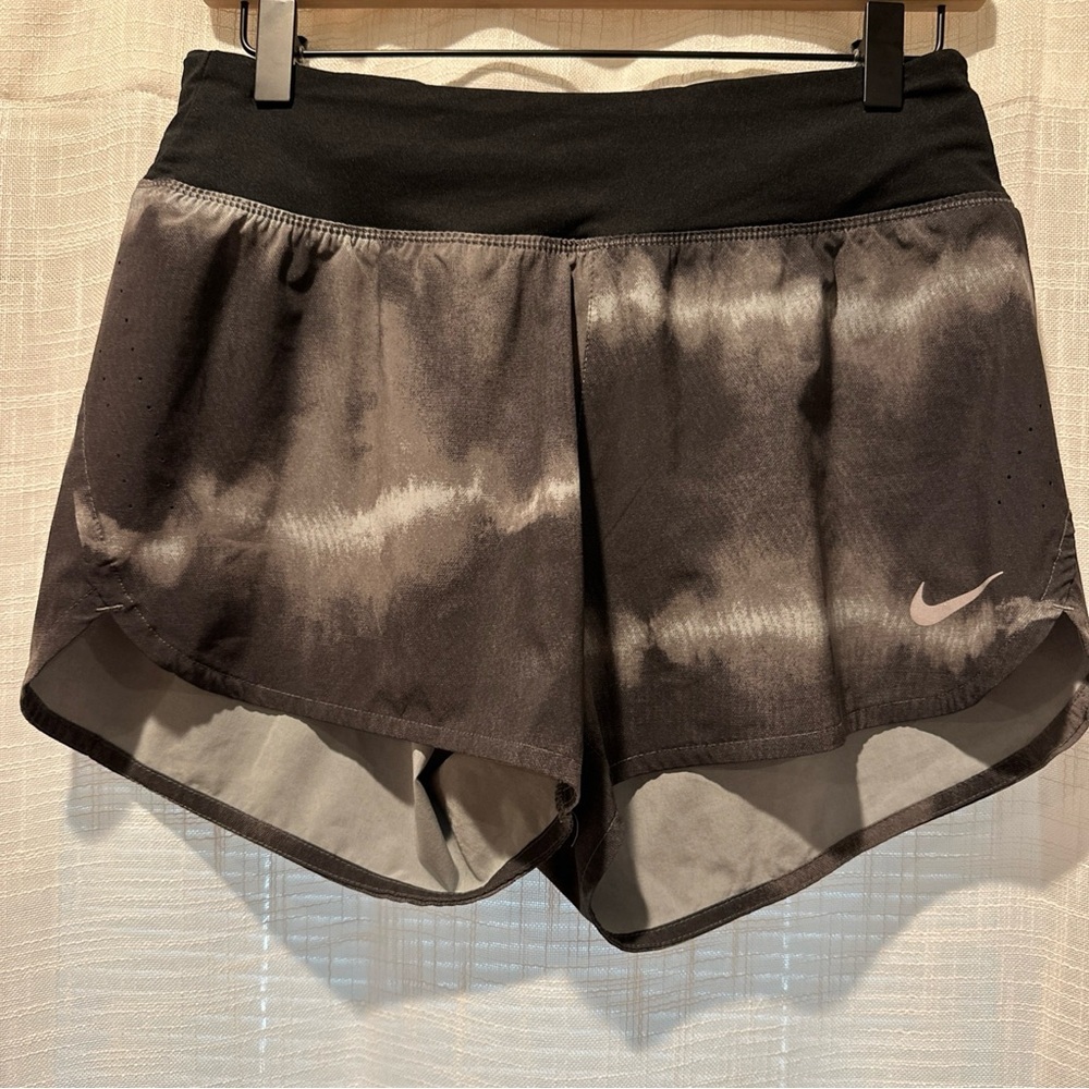 NIKE Women’s Size Medium Running Shorts Dri-Fit Black Tie Dye Drawstring